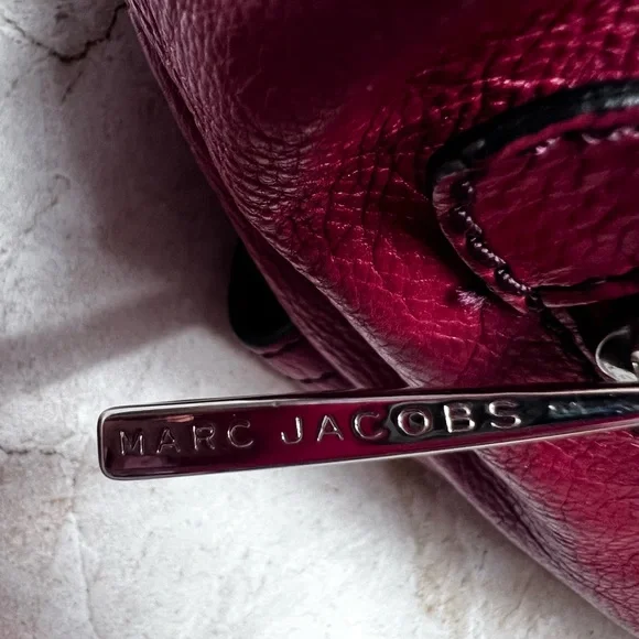 MARC JACOBS MERLOT COLORED BAG! The original MARC JACOBS. Retail over $600 - Picture 5 of 15
